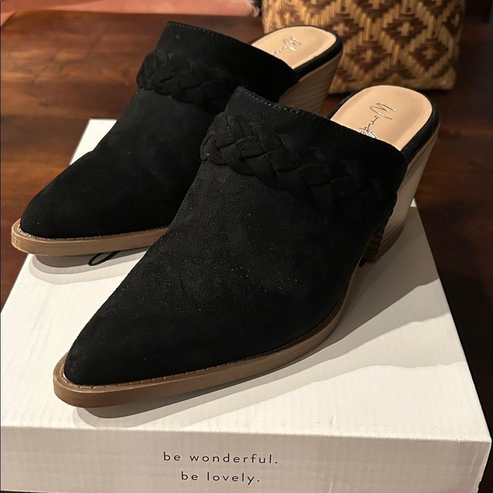 Wonderly Black Braided Mules